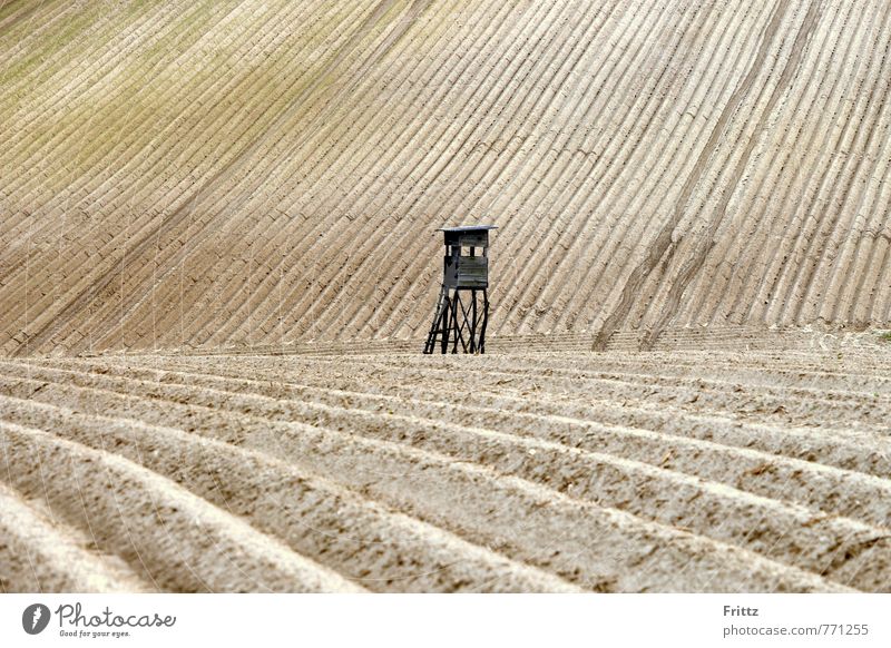 Acker-Hochstand Jagd Natur Landschaft Erde Feld stehen braun Hochsitz Jagersitz Jägersitz Jagdsitz Kanzel geschlossener Hochsitz geschlossener Hochstand