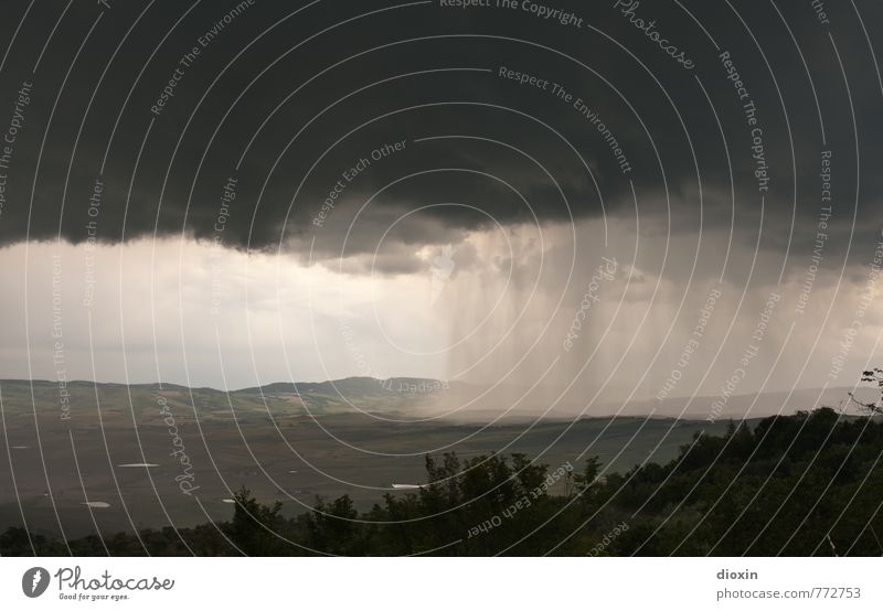 nubifragio Urelemente Erde Luft Wasser Himmel Wolken Gewitterwolken Klima Wetter schlechtes Wetter Unwetter Sturm Regen Hagel Hügel Toskana Natur