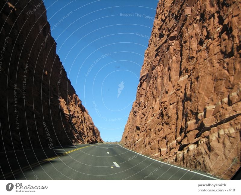 Grand Canyon Pass straße durch felsen USA endlose strasse straße ins nichts road through the rocks Nirwana