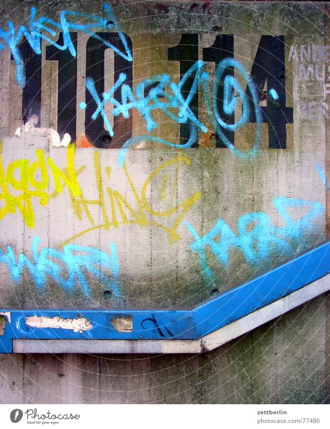 110-114 Haus Ziffern & Zahlen Narrenhände Tisch Wand grafito grafitti beschmiern und Geländer