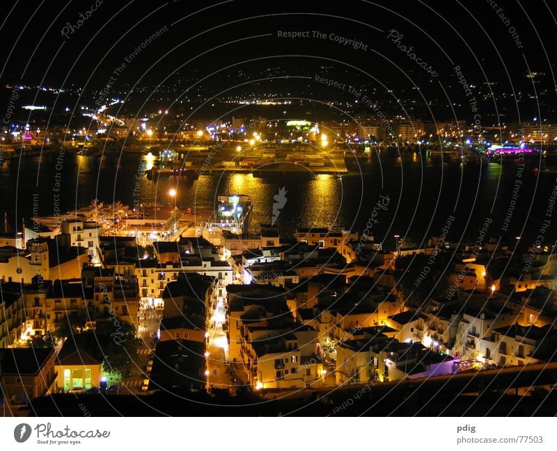 Ibiza bei Nacht dunkel Hafen Licht Wasser Beleuchtung Straße