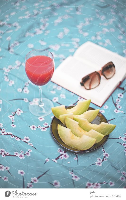 sommer Lebensmittel Frucht Melonen Ernährung Picknick Vegetarische Ernährung Fingerfood Getränk Erfrischungsgetränk Saft Teller Glas Lifestyle Wohlgefühl