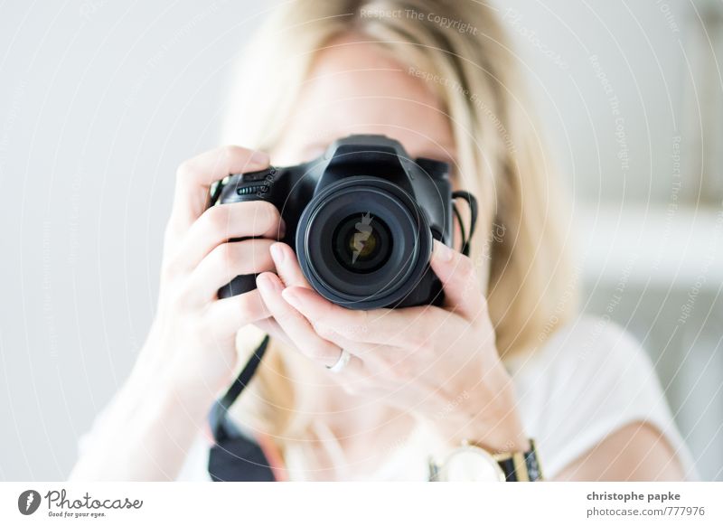 Schuss-Gegenschuss Freizeit & Hobby Fotografieren Medienbranche Fotokamera Unterhaltungselektronik feminin Junge Frau Jugendliche 1 Mensch 18-30 Jahre