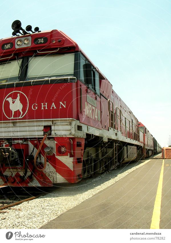 the ghan Australien Eisenbahn fantastisch historisch Outback Koffer einsteigen Ausland zyan rot Geschwindigkeit Orient Express lässig monumental verjüngen Kamel