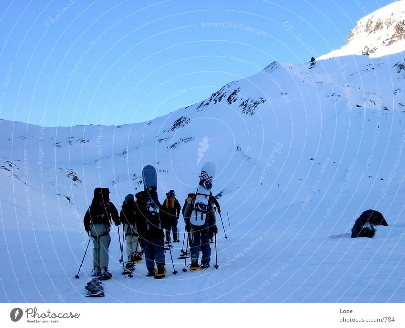 letour 03 #4 Bergsteigen Snowboard Morgen Berge u. Gebirge Alpen Schnee Schneelandschaft Außenaufnahme Farbfoto Menschengruppe Freundschaft aufwärts