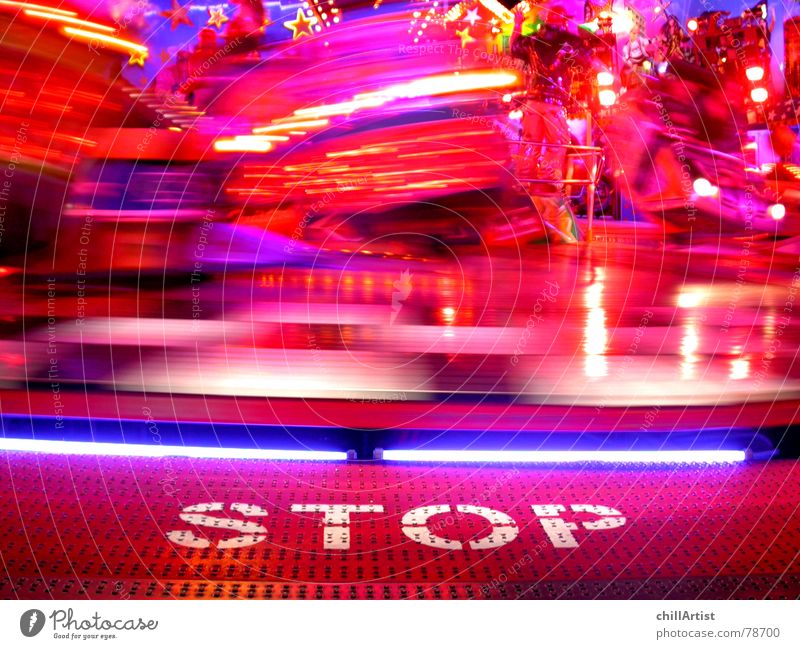 Stop! Ausflug Entertainment Jahrmarkt fahren Feste & Feiern hoch Geschwindigkeit wild rot gefährlich Bewegung Freizeit & Hobby Risiko stoppen Breakdancer