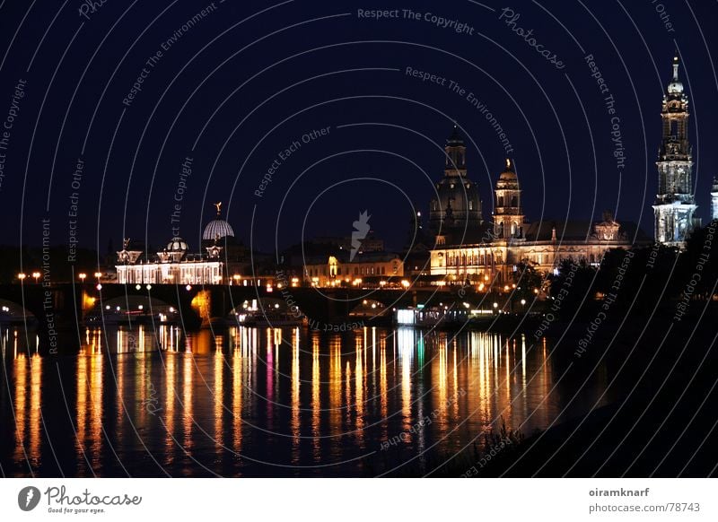 Dresden bei Nacht Farbfoto mehrfarbig Außenaufnahme Menschenleer Abend Reflexion & Spiegelung Langzeitbelichtung Low Key Tourismus Sightseeing Städtereise