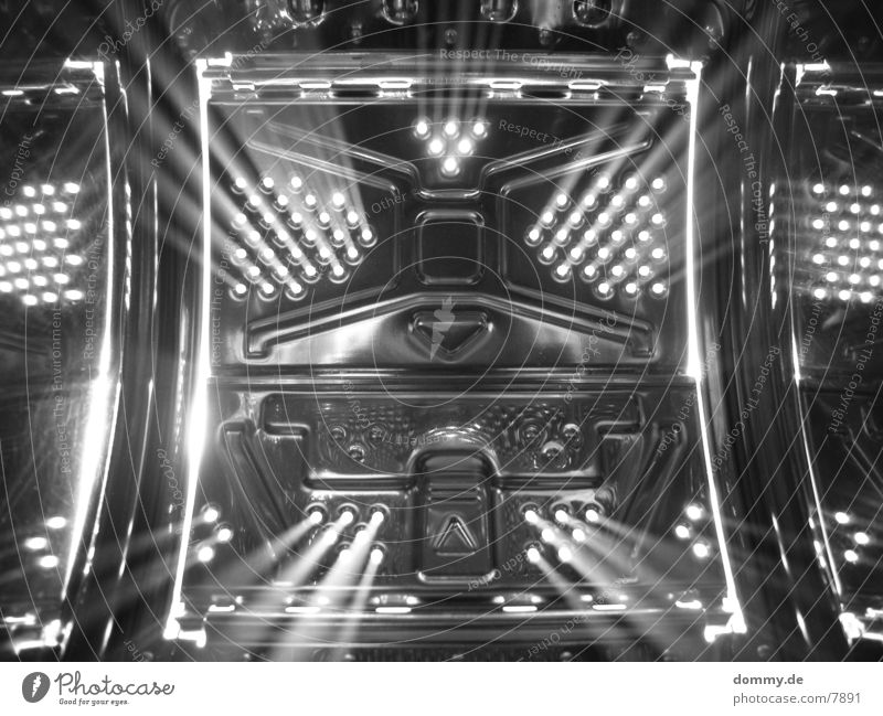 Stargate Stil Langzeitbelichtung Belichtung Fototechnik Metall Starruhm Schwarzweißfoto Kunstlicht Lichtstrahl Lichtstrahler Lichtdesign Scheinwerfer