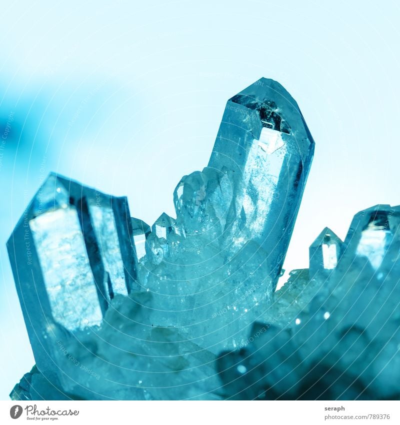 Kristall Bergkristall Mineralien Stein Kristallstrukturen Kristalle gemstone sparkling glänzend gleißend Religion & Glaube Geologie Felsen Quarz shiny Schmuck