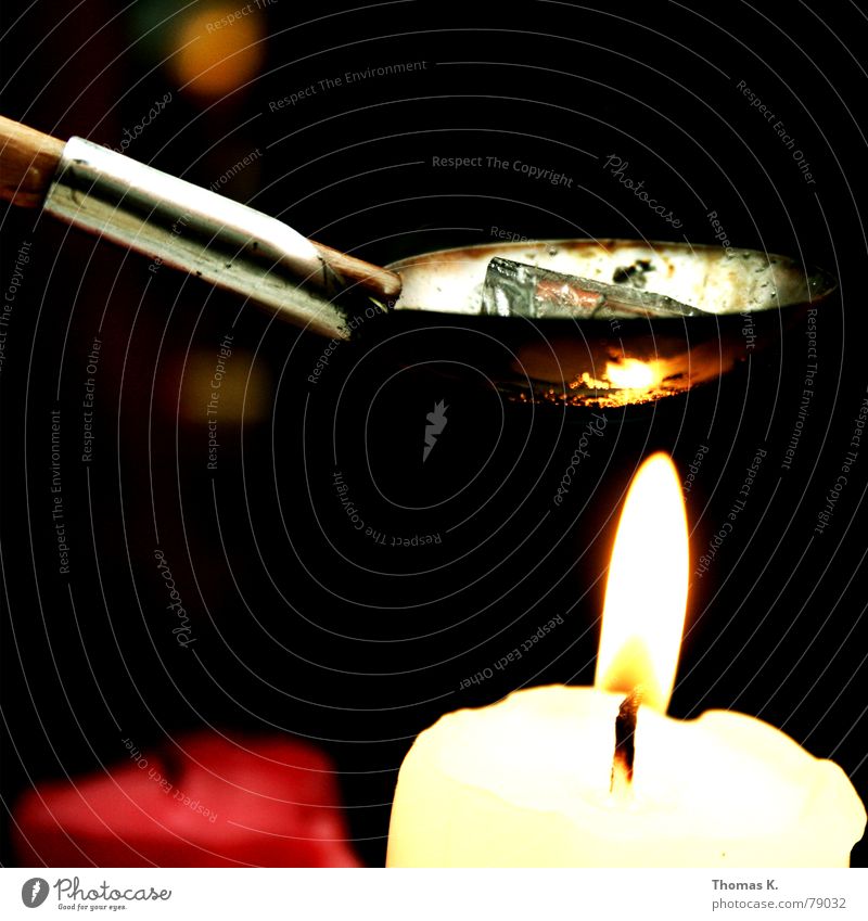 Bleigießen (oder: Blei giessen ?) Jahr Silvester u. Neujahr Kerze Löffel Licht Wachs Holz Griff schmelzen Rauch Abend dunkel Heroin Fixer Rauschmittel