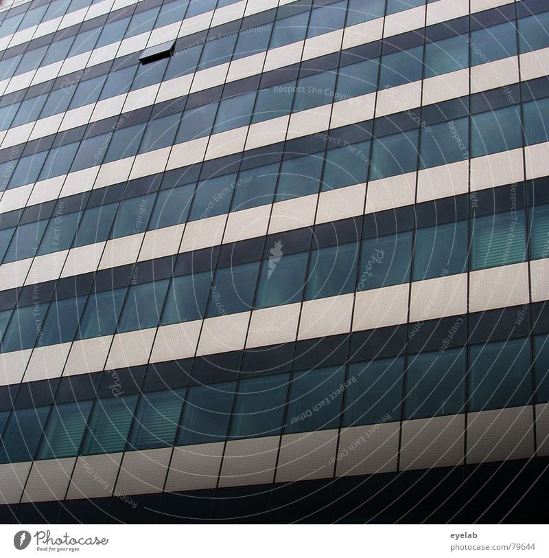 Querolant Luft Fenster Haus Gebäude Hochhaus Etage Niveau geschlossen beige grau Wolken Reflexion & Spiegelung Macht Reihe fresh air queer fellow offices