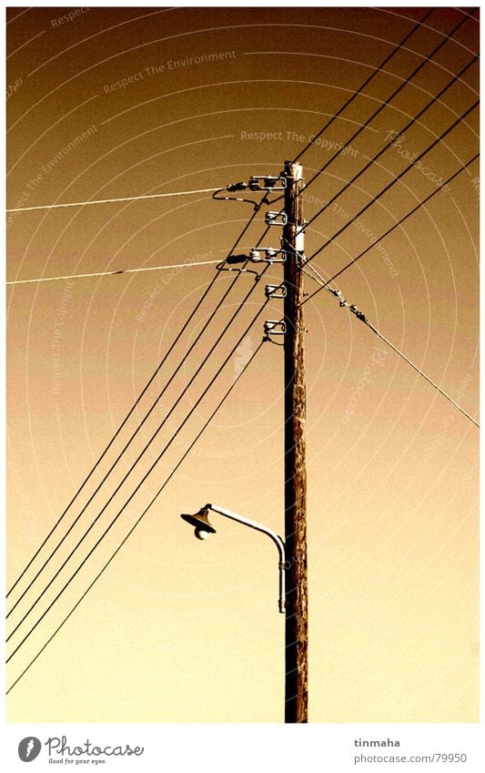 AC/DC Elektrizität Straßenbeleuchtung Lampe braun Elektrisches Gerät Technik & Technologie Kabel Himmel Strommast verzweigt Freiheit hochspannng