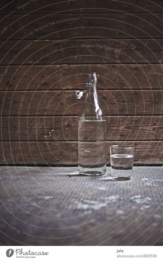 wasser Getränk Erfrischungsgetränk Trinkwasser Flasche Glas Gesunde Ernährung Leben Wasser ästhetisch Flüssigkeit Gesundheit natürlich Farbfoto Außenaufnahme