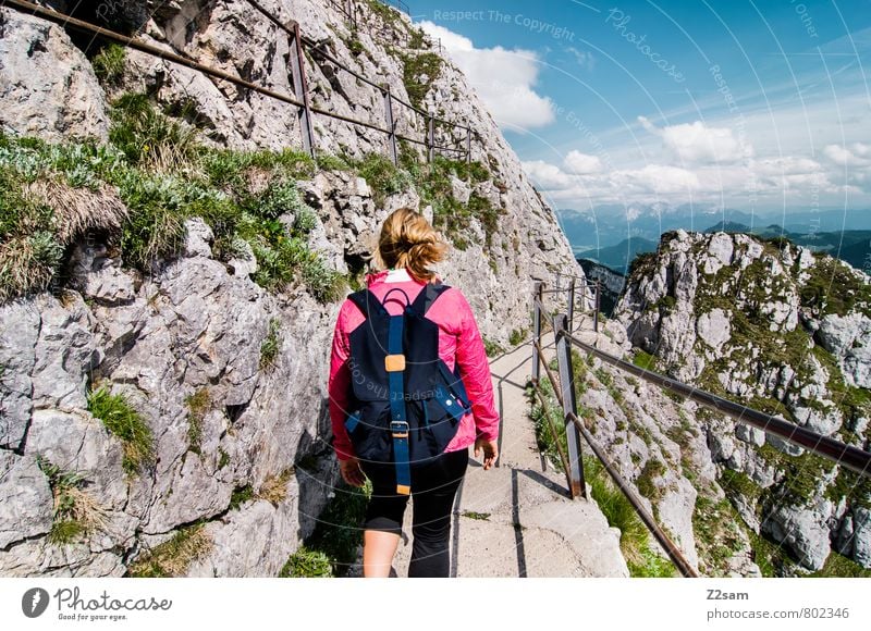 Abstieg Ferien & Urlaub & Reisen Tourismus Ausflug Sommerurlaub Berge u. Gebirge wandern feminin Junge Frau Jugendliche 18-30 Jahre Erwachsene Natur Landschaft