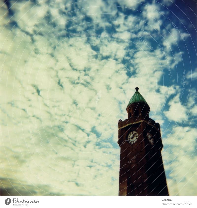 Das Tor zur Welt Wolken Uhr Wasserfahrzeug Sehnsucht Ferne Kunst Tourist Sightseeing Cross Processing Holga Anlegestelle Wahrzeichen Denkmal Lomografie 9x9