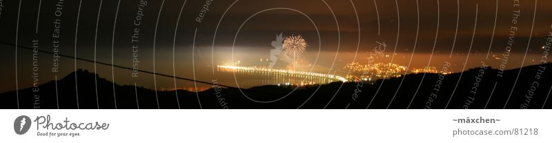 Feuerwerk in Spanien Lebensfreude Lightshow Küste Langzeitbelichtung Lichtspiel Meer 2006 Abend Sommer Nacht Panorama (Aussicht) Freude fireworks orange Brand