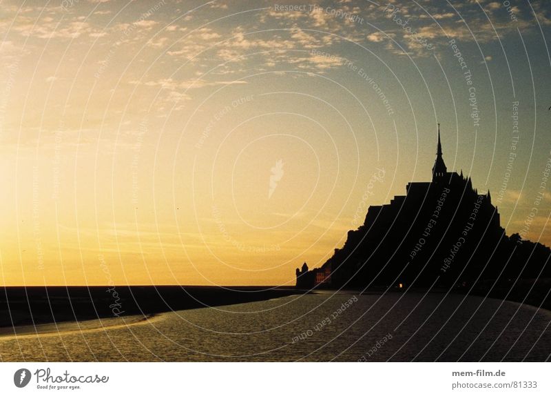 märcheninsel Frankreich Bretagne Gezeiten Meer Sonnenuntergang Abendsonne Meeresspiegel Dämmerung Märchen Insel Mont-Saint-Michel Normandie Wahrzeichen Denkmal