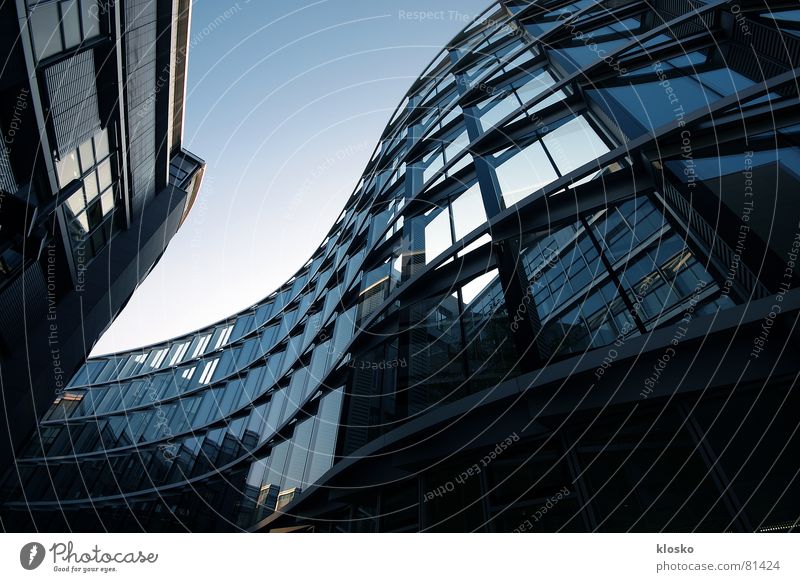 Die Welle Fenster Hochhaus Fassade Gebäude Reflexion & Spiegelung Wellen wellig modern blau Glas Himmel Arbeit & Erwerbstätigkeit Business Stadt Architektur