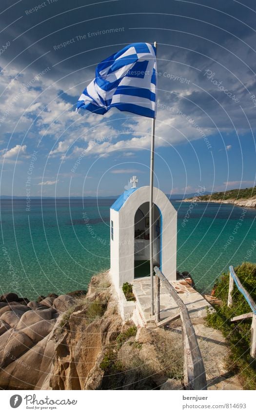Griechische Flagge am Strand - ein lizenzfreies Stock Foto von Photocase