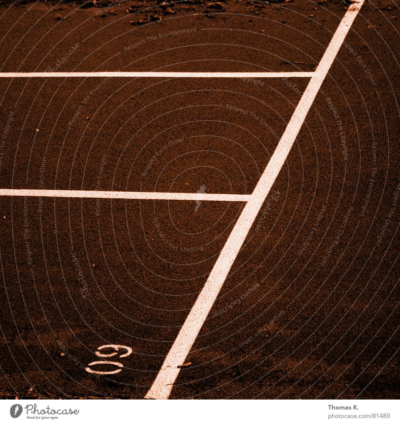SechsNull (oder™:NullNeun) Ziellinie Schlacke laufen Sportplatz rot Linie Ziffern & Zahlen Spielfeld Turnschuh Grenze Platz Pokal Spielen Lebenslauf
