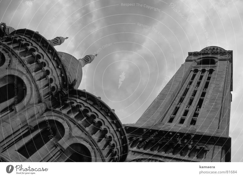 Sacré-Coeur Paris Perspektive bedrohlich Götter Allah hoch Gotteshäuser Turm Schwarzweißfoto aufwärts