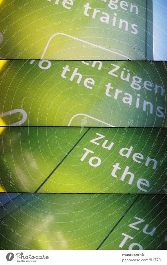 train-sign grün Eisenbahn Typographie Lomografie Bahnhof Hinweisschild Schilder & Markierungen