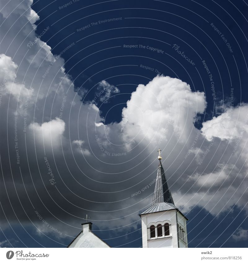 Pilgerschaft Umwelt Natur Himmel Wolken Klima Schönes Wetter Kirche Bauwerk Gebäude Sakralbau Kirchturmspitze Christliches Kreuz groß oben blau geduldig