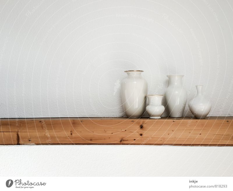 4 Lifestyle Stil Design Häusliches Leben einrichten Innenarchitektur Dekoration & Verzierung Sims Balken Menschenleer Mauer Wand Vase Blumenvase Porzellanvase