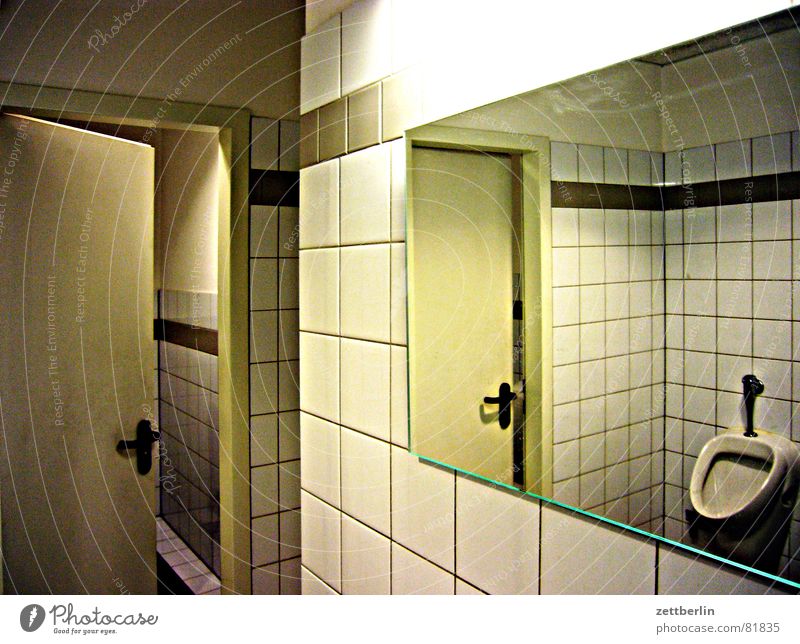 Toilette 250 Pissoir Herrentoilette Damentoilette Aftershave feinporiger Spaltpilz Bakterien packen vorrangig Spiegel Neonlicht dringend warten lautstark