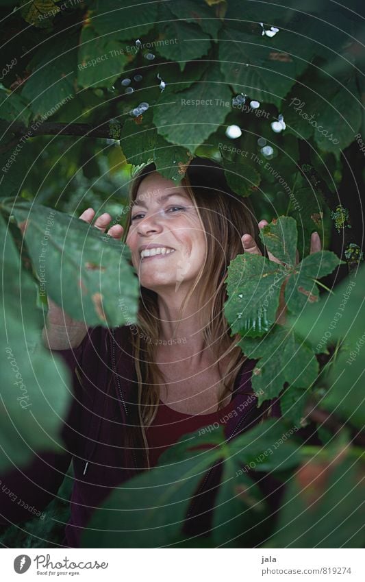 lady s. Mensch feminin Frau Erwachsene Gesicht 1 45-60 Jahre Natur Pflanze Baum Lächeln lachen ästhetisch Freundlichkeit Fröhlichkeit Glück schön positiv Freude