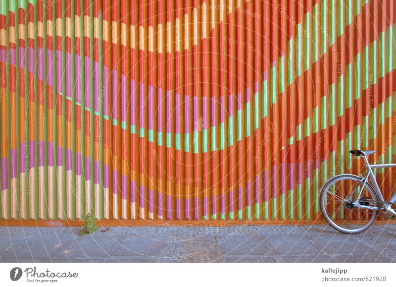 ecstasy rider Fahrradfahren mehrfarbig Linie Abstellplatz Kurve Farbfoto Außenaufnahme Menschenleer Licht Schatten Kontrast
