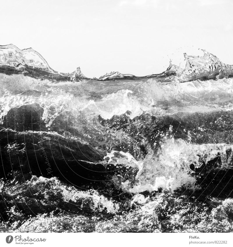 Tsunami Umwelt Urelemente Wasser Unwetter Wellen Küste Strand Meer Aggression bedrohlich wild Angst Todesangst gefährlich Flut Flutwelle Brandung Wellengang