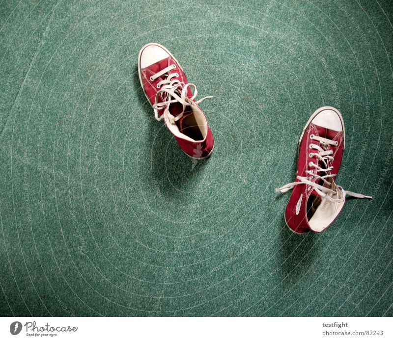 100! grün rot Teppich Streifen Schuhe Turnschuh Schuhbänder Stiefel Spielen meine chucks basektballschuhe auf dem boden der tatachen Bodenbelag Chucks