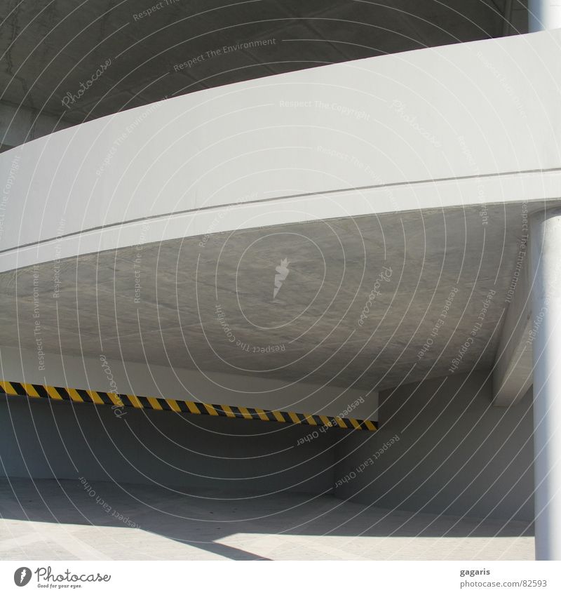 Rampe Parkhaus abstrakt formal Beton Spirale Autobahnauffahrt Architektur verrückt