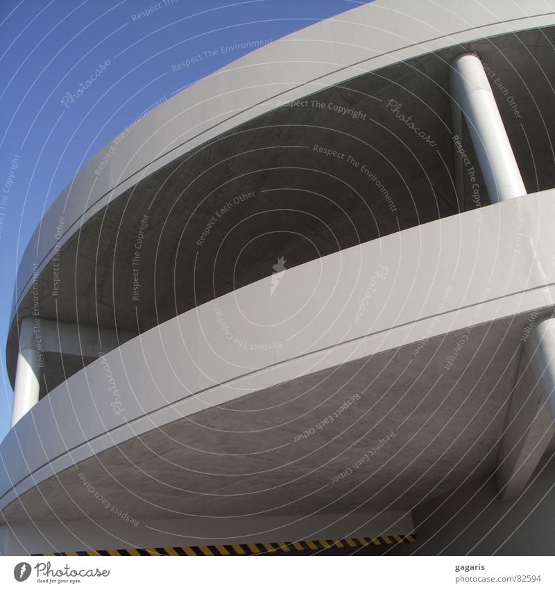 Ufo2 Parkhaus abstrakt formal Beton Rampe Spirale Autobahnauffahrt Architektur verrückt