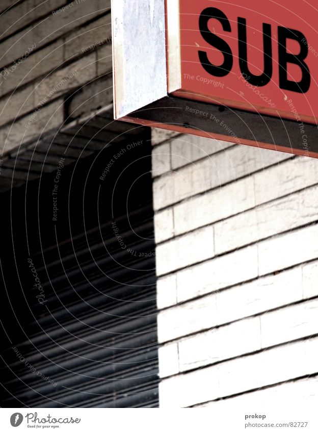 CONSCIOUS selbstbewußt U-Bahn Haus Wand Jalousie Frustration Selbstvertrauen Bordell Selbstwertgefühl Unterwasseraufnahme wahrnehmen Buchstaben Schriftzeichen
