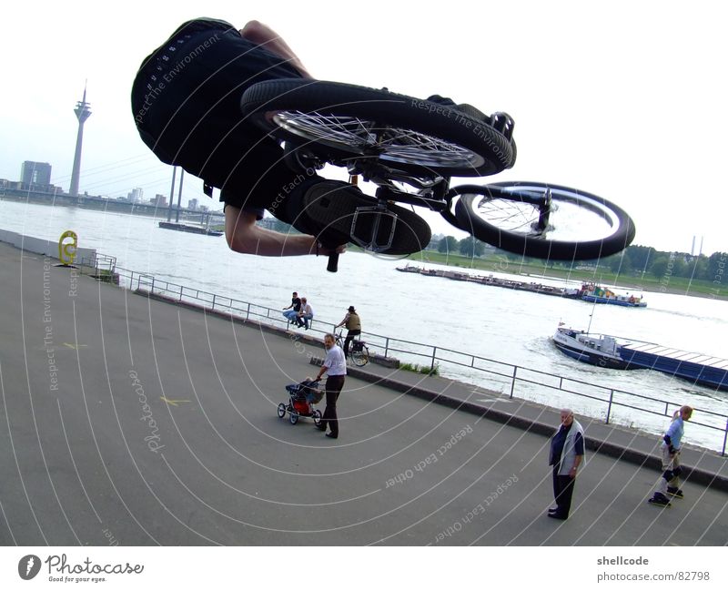 Yeahh Rheinturm Freude BMX Düsseldorf Sport Mensch Air Trick Jump