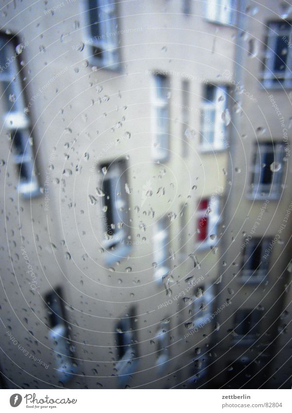 Regen Windschutzscheibe Fenster Haus Stadthaus Etage Mieter Vermieter schlechtes Wetter Ozonloch Malediven Gewitterregen Haushaltsloch Wohnung Singlewohnung