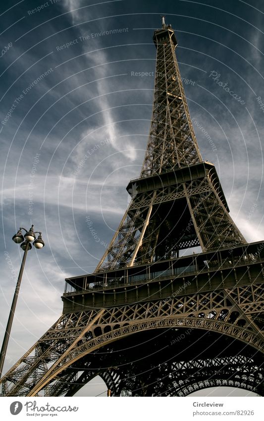 Tragic Street Lamp Paris Himmel Stahl Wahrzeichen Kunst Tourismus Tour d'Eiffel Laterne Denkmal Sehenswürdigkeit