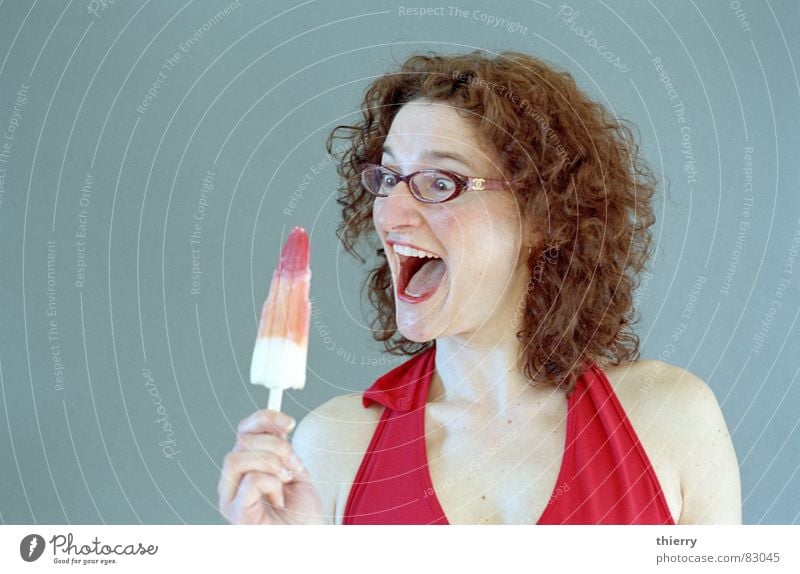 dead ice standing Schnellzug Sommer Freude icecream enthousiasm glasses rocket cold hot curls happy