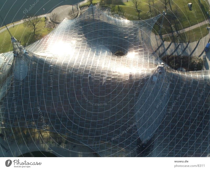 Olympiapark5 Olympiaturm München Dach rund Luftaufnahme Architektur Behnisch Sonne Reflexion & Spiegelung