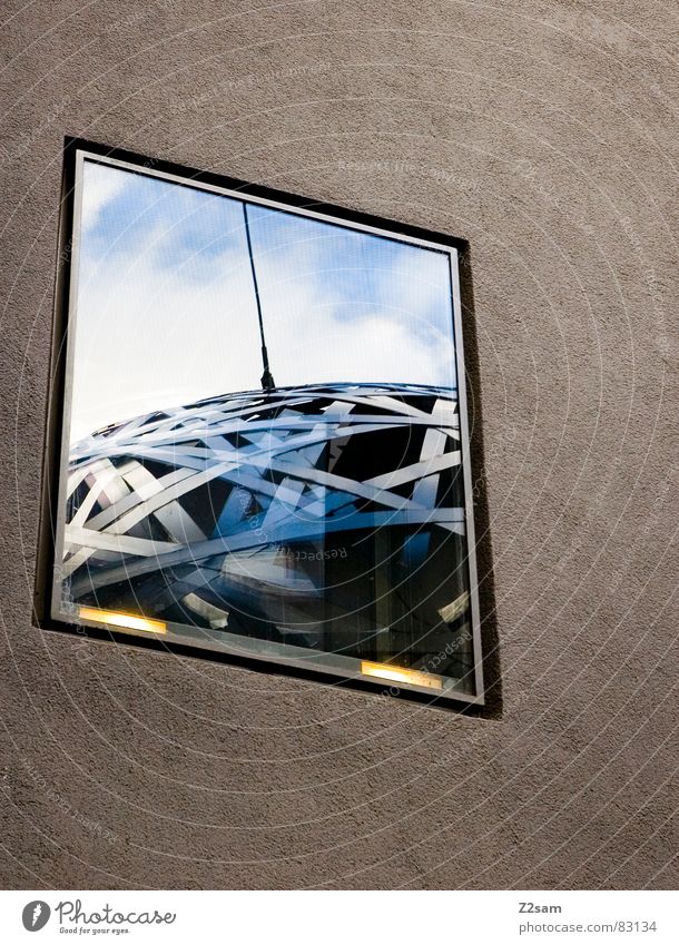 on air Funktechnik Antenne Stahl rund Fenster Reflexion & Spiegelung Wand Wolken Geometrie graphisch abstrakt Kunst Fensterscheibe Licht München modern