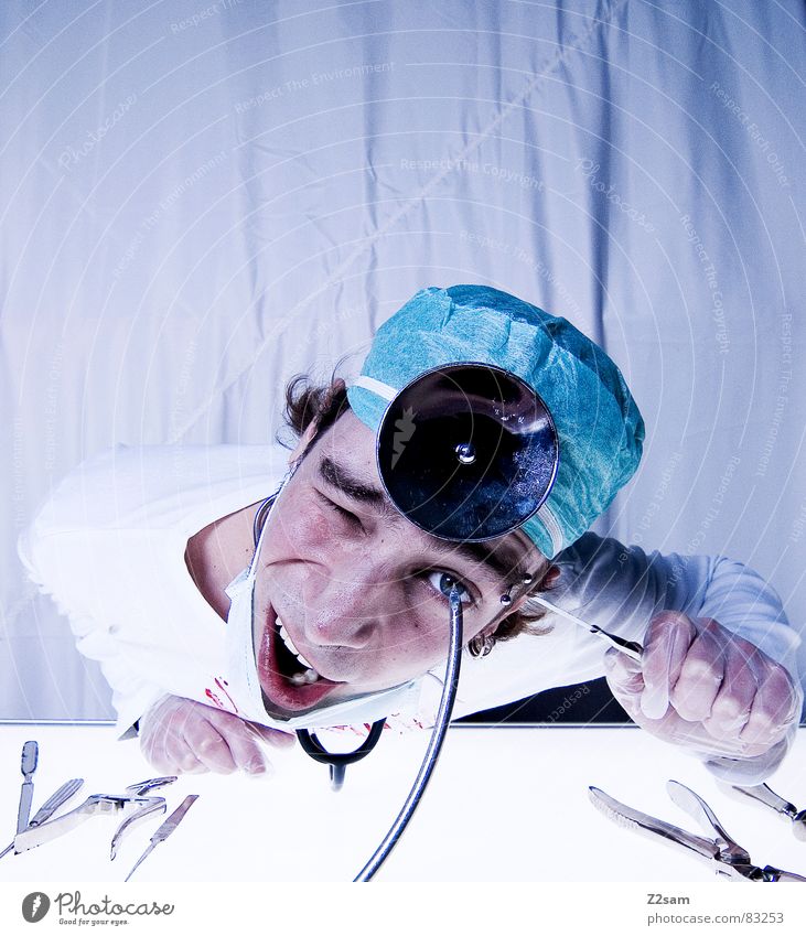 doctor "kuddl" - arbeitsunfall Arbeitsunfall Arzt Krankenhaus Chirurg Skalpell Gesundheitswesen Mundschutz Spiegel Handschuhe Operation geschnitten Werkzeug