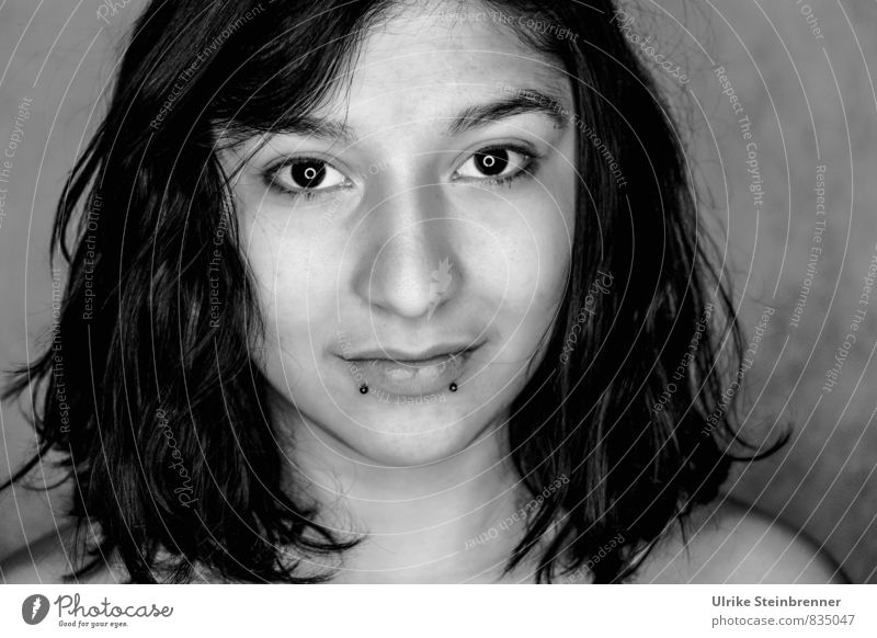 Deep Eye Contact Lifestyle Stil schön Gesicht Mensch feminin Junge Frau Jugendliche Erwachsene Leben Haare & Frisuren Auge 1 18-30 Jahre schwarzhaarig