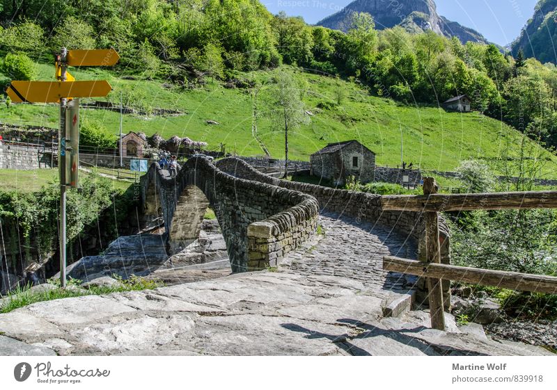 über diese Brücke musst du gehen Natur Landschaft Lavertezzo Verzasca Tal Kanton Tessin Schweiz Europa Haus Ferien & Urlaub & Reisen Ponte dei Salti Wegweiser