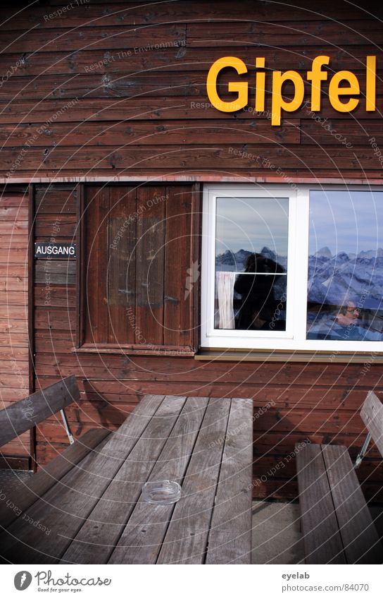 Titel siehe Foto (150) Restaurant Holz braun Bank Tisch gelb Fenster Ausgang Eingang Bergrestaurant Allgäu Nebelhorn (Berg) Reflexion & Spiegelung Gasthof