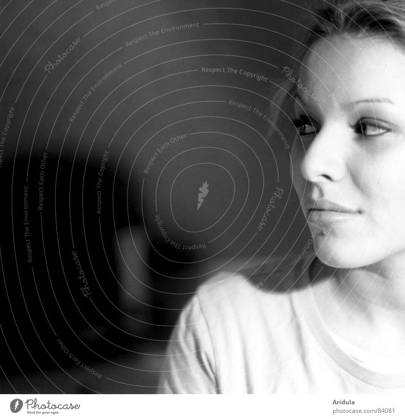 venna_02 Frau träumen Porträt Silhouette schwarz Geistesabwesend beachten Kontrolle heften Einsamkeit Aussicht fixieren Perspektive Erfinden verfolgen