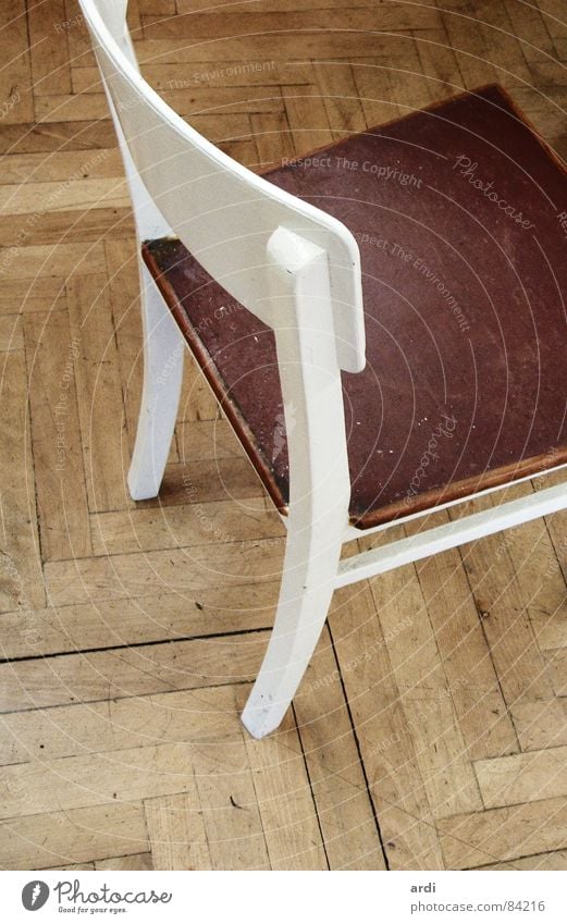 Holz auf Holz Möbel Parkett gebraucht dreckig gemütlich Rest Tanzfläche Holzmehl comfortable parquet Stuhl Sitzgelegenheit Stuhllehne Bodenbelag chair seat