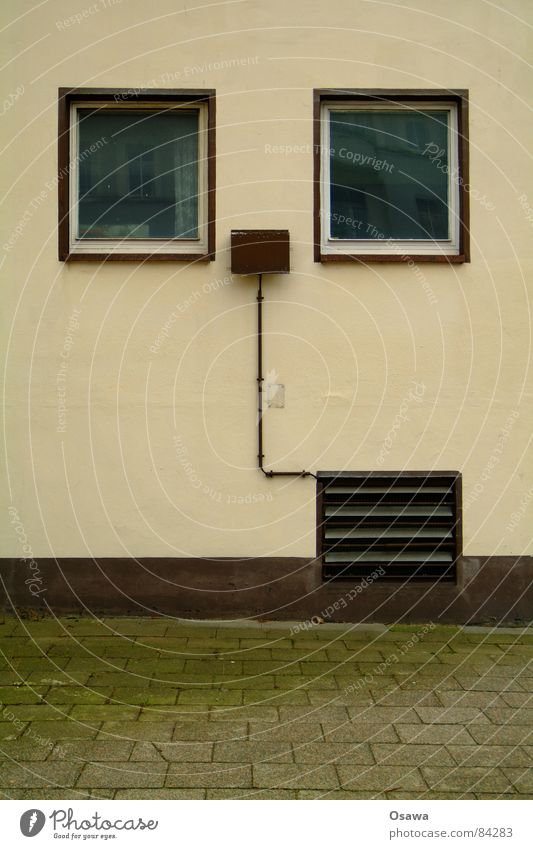 Wand mit zwei Fenstern und Lüftungsklappe - ein lizenzfreies Stock Foto von  Photocase