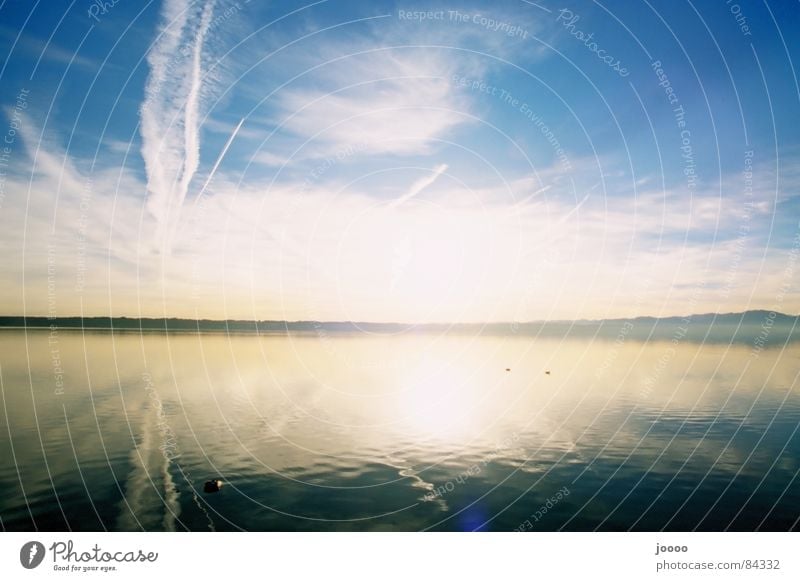 Weiß-Blauer Sonnenaufgang Farbfoto Außenaufnahme Menschenleer Morgen Morgendämmerung Licht Reflexion & Spiegelung Sonnenlicht Sonnenuntergang Gegenlicht